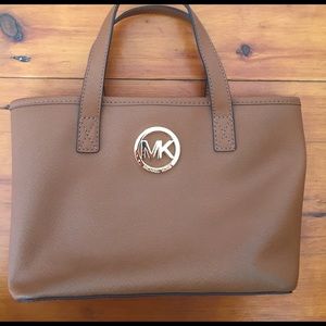 Small Michael Kors handbag!!