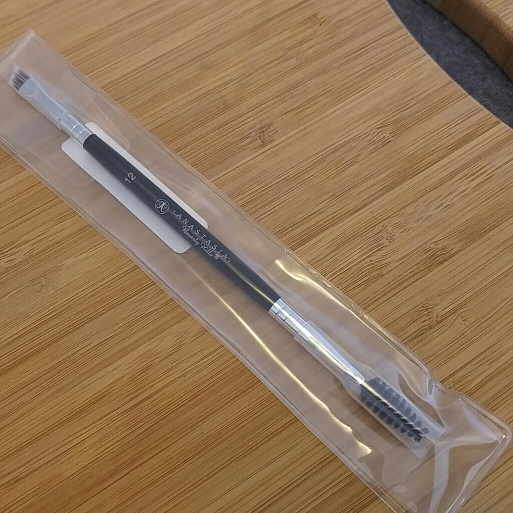 BRAND NEW Anastasia Beverly Hills #12 Duo Brush