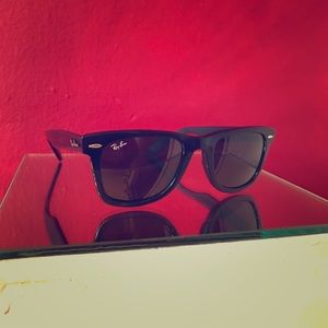 Used Ray-Ban Wayfarers