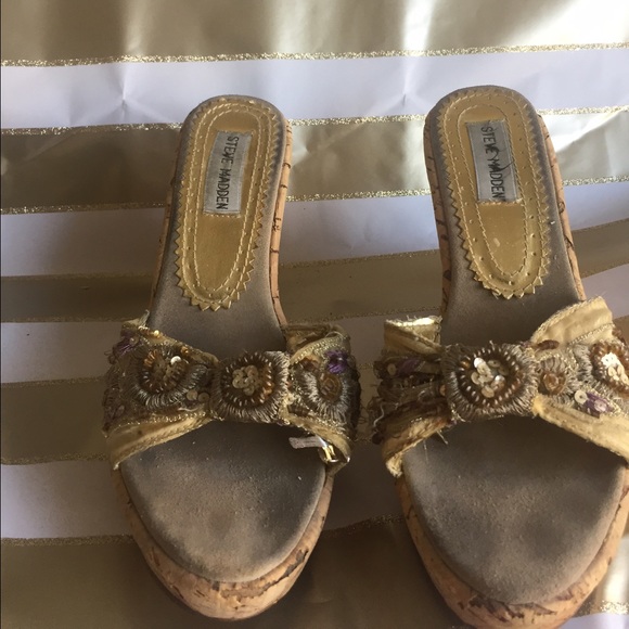 Pre loved Steve Madden Wedges - Picture 2 of 3