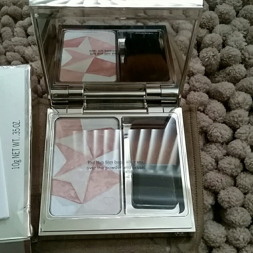 Cle de peau luminizing face enhancer 14