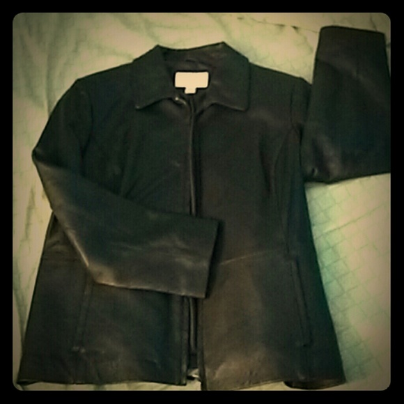 Sleek all black leather coat - Picture 1 of 1
