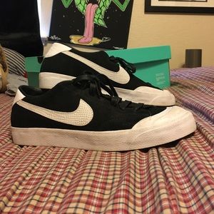 NIKE ZOOM COURT CK QS