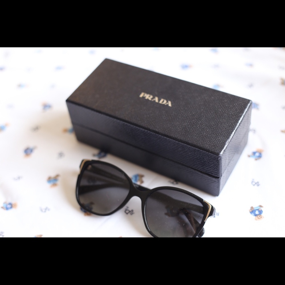 Prada sunglass