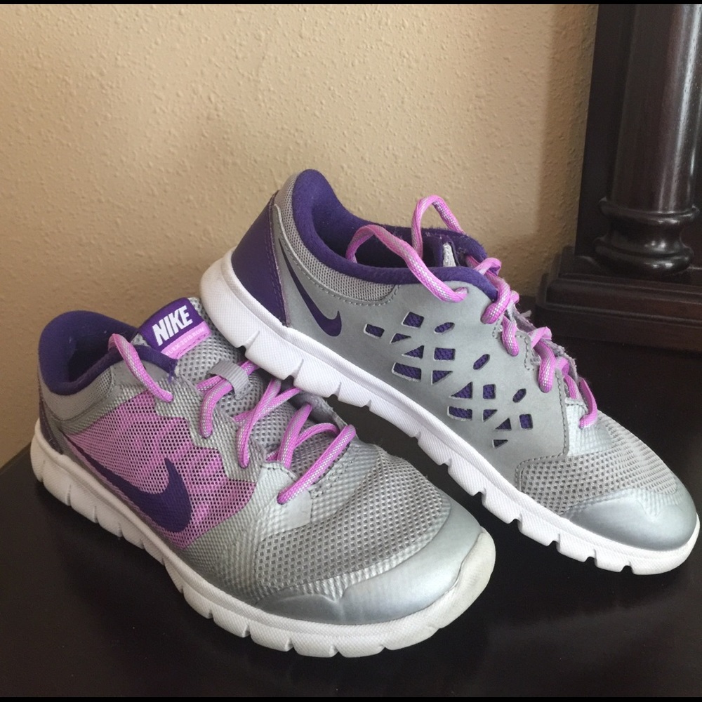 Nike girls shoes 2Y