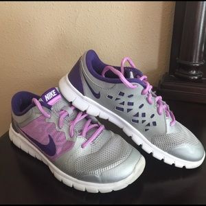 Nike girls shoes 2Y