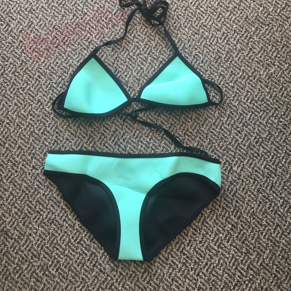Triangl mint neoprene bikini!