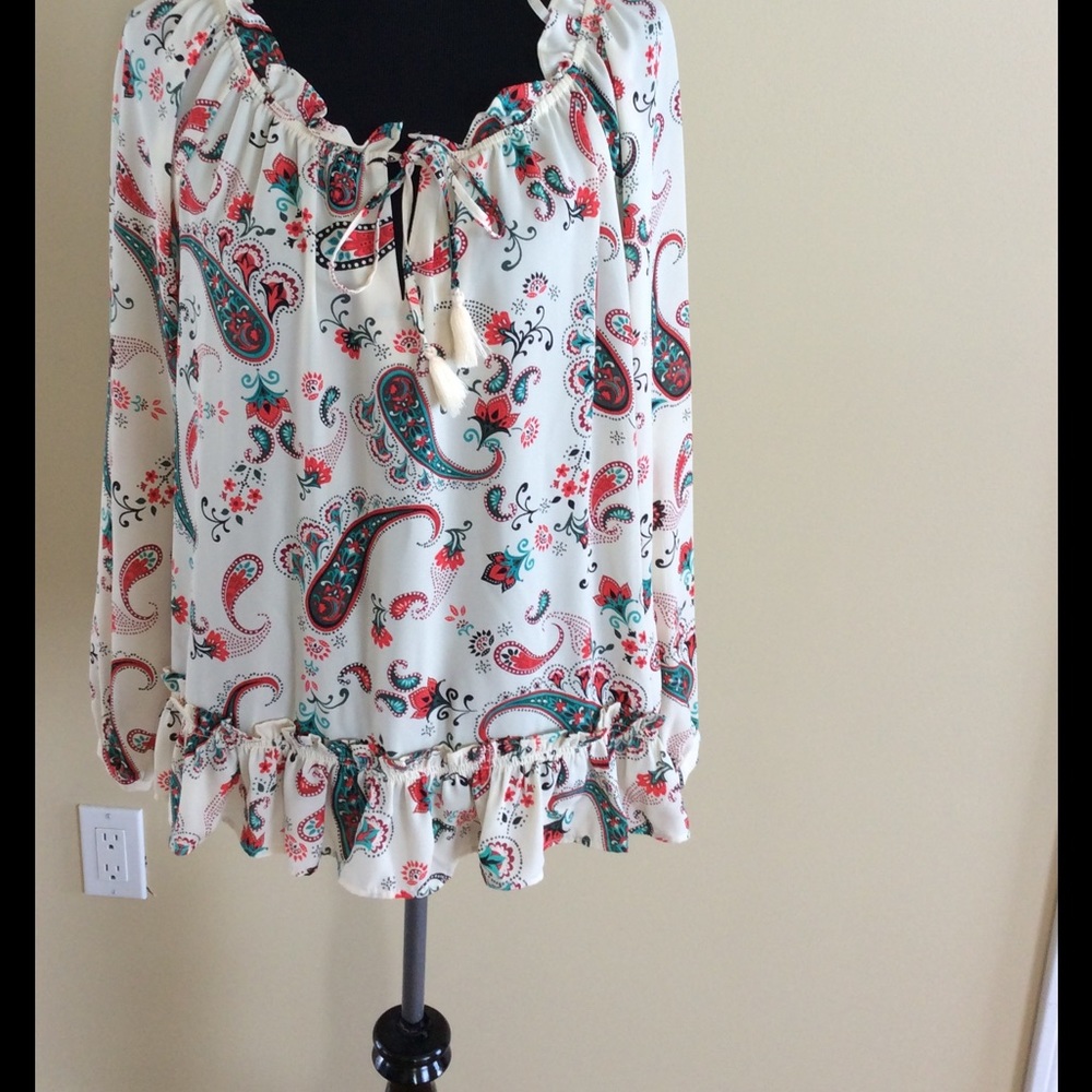 Dancing Paisley Top sz L NWT