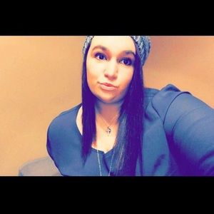 Meet your Posher, Caitlin