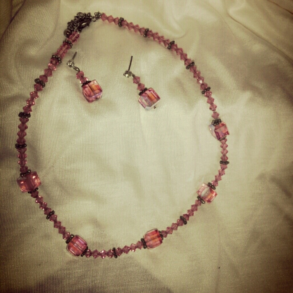 Necklace and earring set