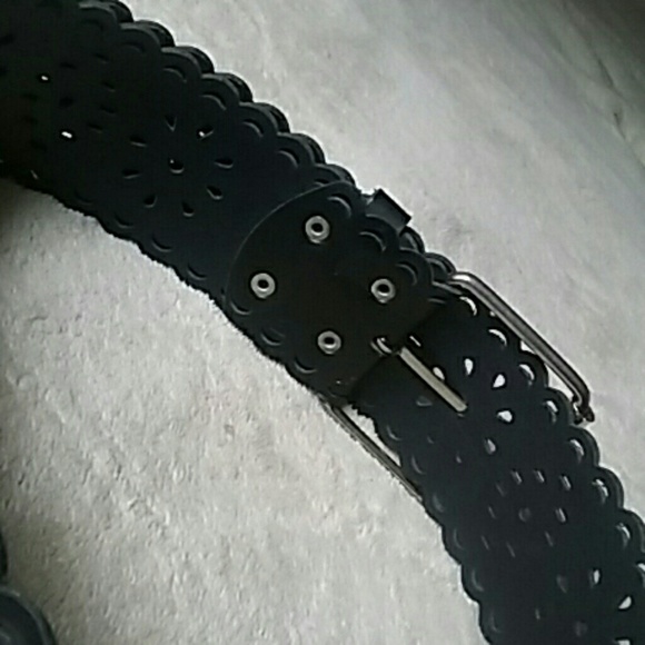 Black Floral Belt - Picture 4 of 5