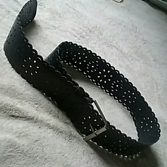 Black Floral Belt - Picture 5 of 5