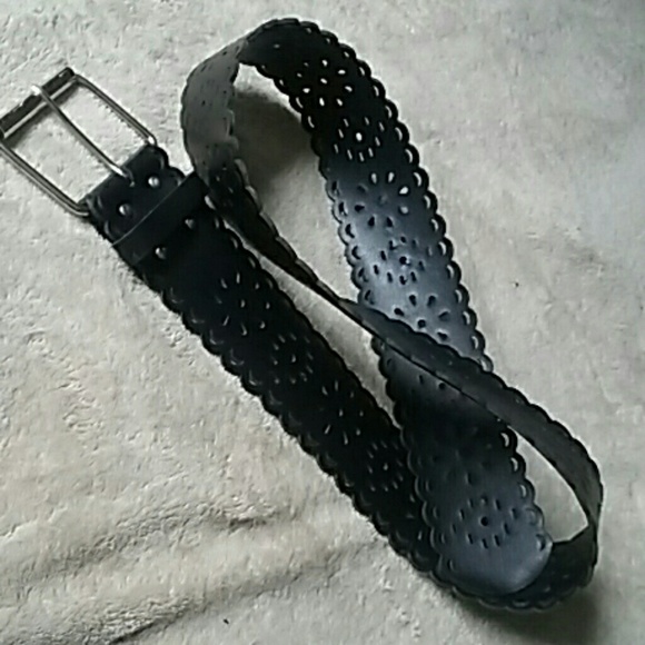 Black Floral Belt - Picture 3 of 5