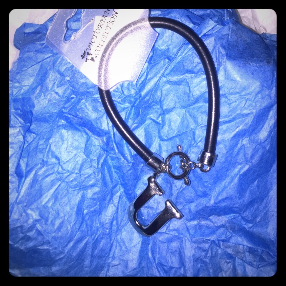 🔥Black bracelet with silver U initial charm🔥