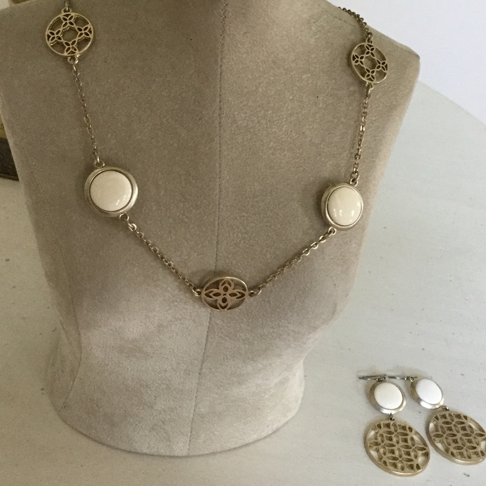 Goldtone + Stone Necklace and earrings!