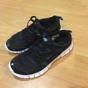 Black Nike Free Run 2