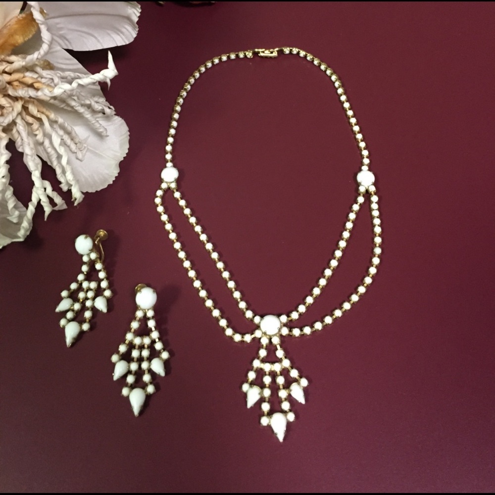Vintage white milk glass necklace/clip on earrings