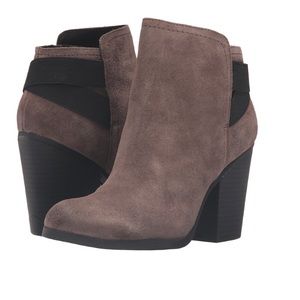 **SOLD**Kenneth Cole Reaction suede bootie (Rock)