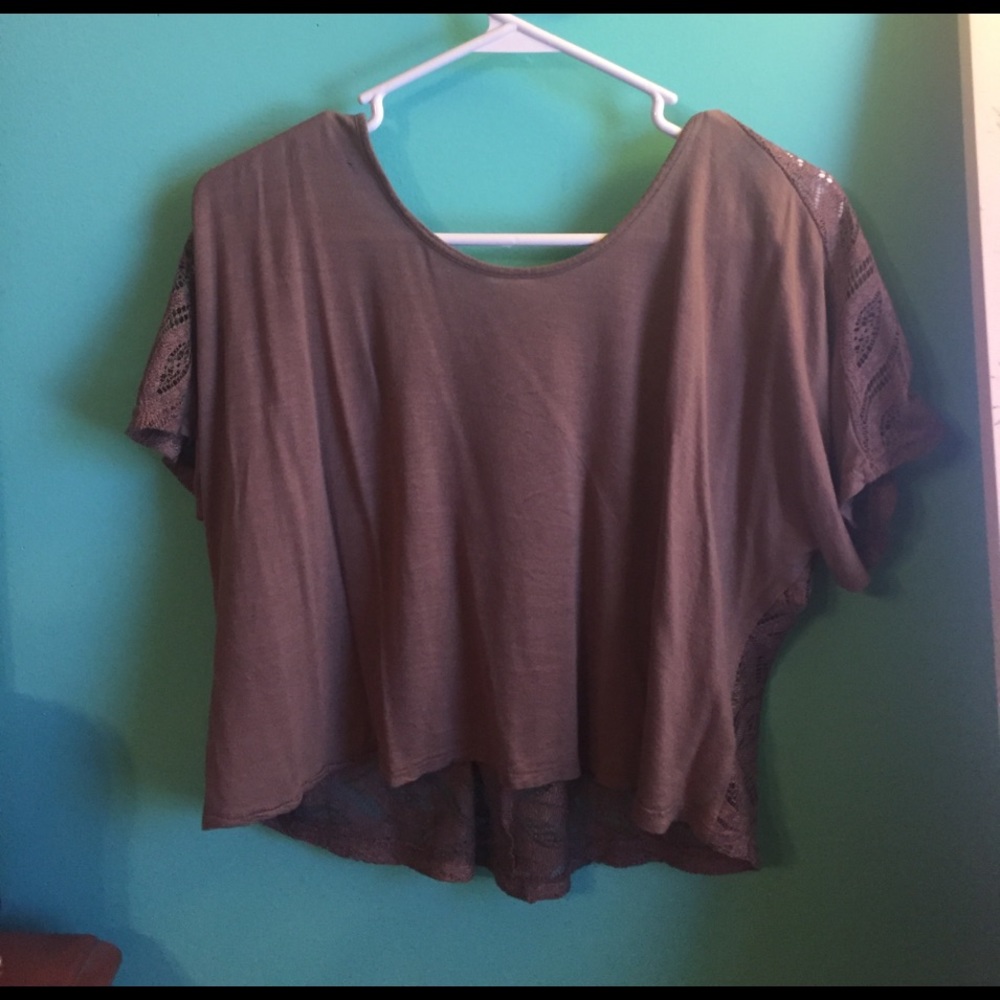 Crop top with mesh type back