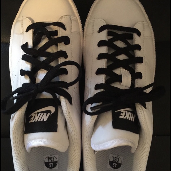 Brand new Nike white/black leather shoes SZ7 - Picture 2 of 4