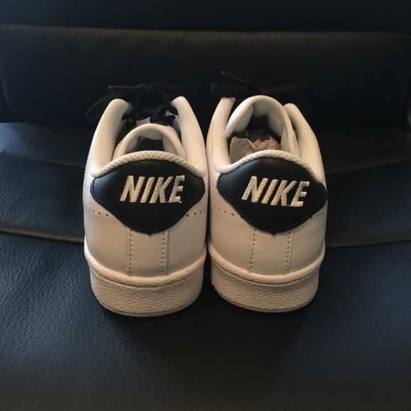 Brand new Nike white/black leather shoes SZ7 - Picture 3 of 4