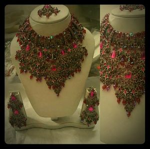 Gorgeous Authentic Necklace with Earrings and Tika