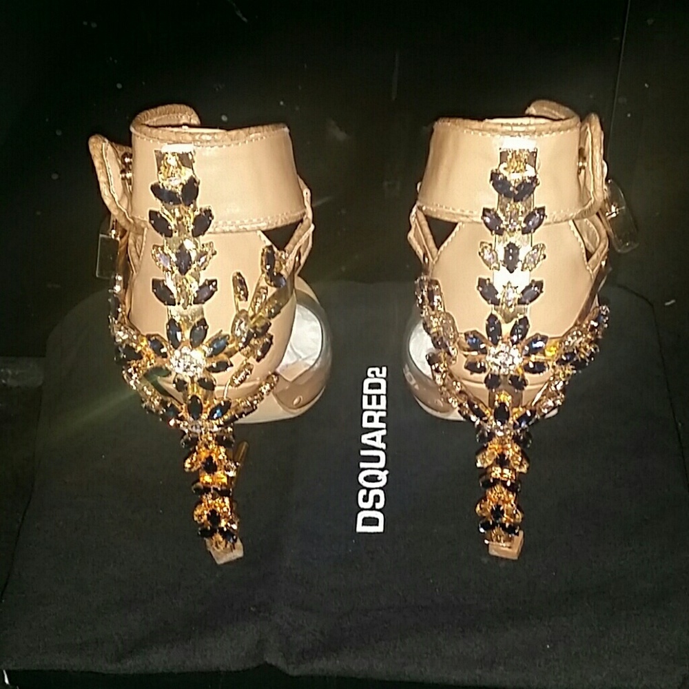 Diamond accent stones heels