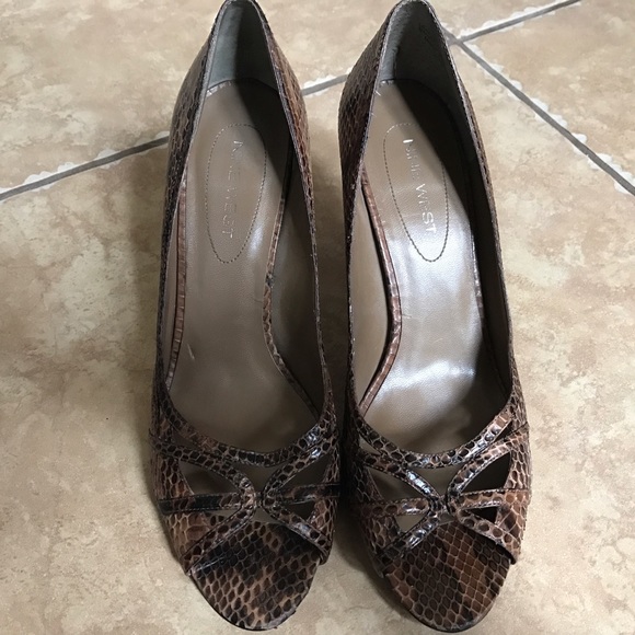 🔴SOLD🔴 Nine West snake skin leather pumps - Picture 4 of 7