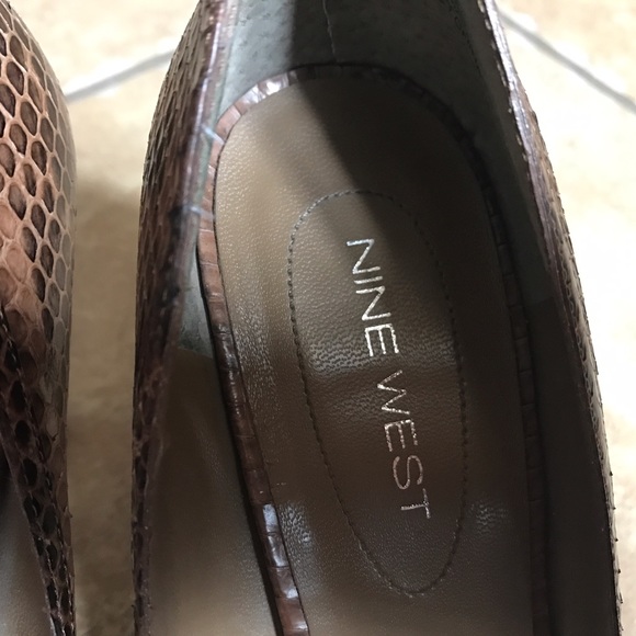 🔴SOLD🔴 Nine West snake skin leather pumps - Picture 5 of 7