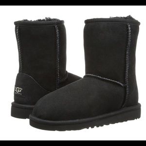 Black UGGs. Fits women size 6-7