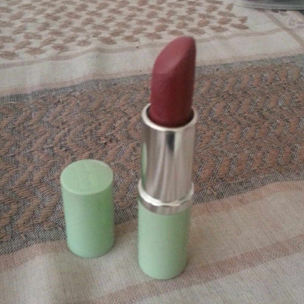 Clinique - A Different Grape - Lipstick