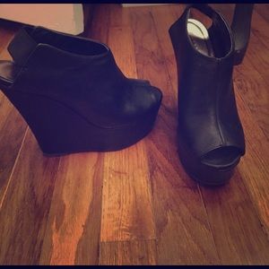 Madden Girl Black Wedge, Open Toe size 7