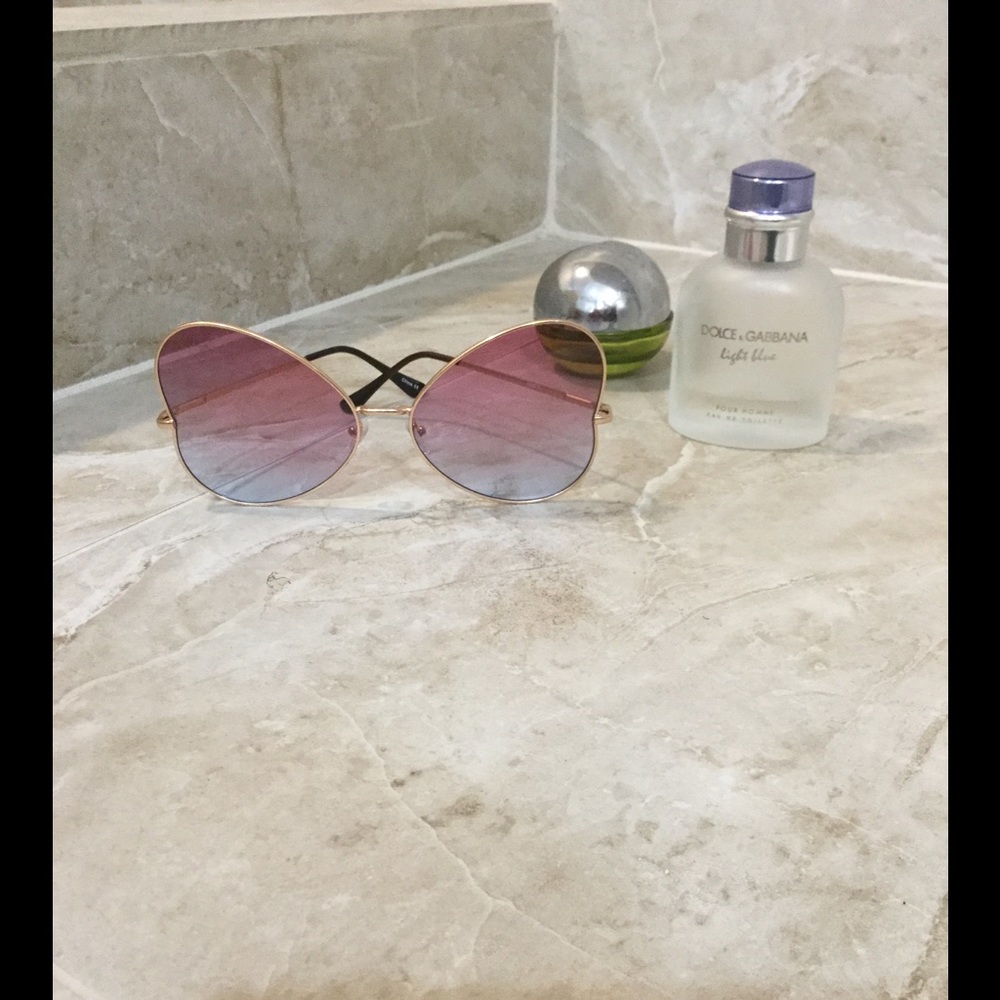 LAST ONE 🎉Vintage 70's butterfly ombré sunnies - Picture 3 of 3
