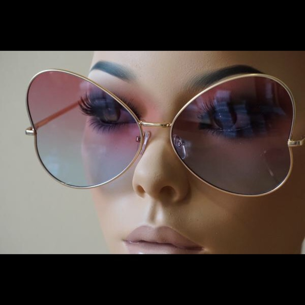 LAST ONE 🎉Vintage 70's butterfly ombré sunnies - Picture 2 of 3