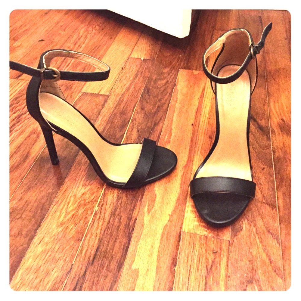 Skinny Black Pumps, size 7