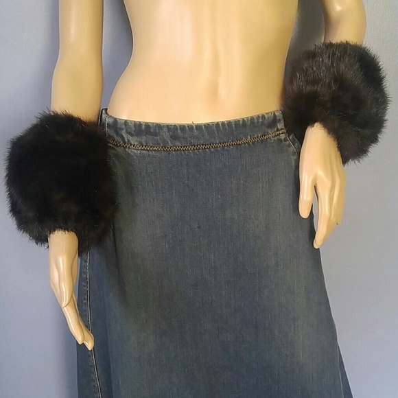 Vintage Accessories - Vintage Brown Faux Fur Cuffs Fabulous!