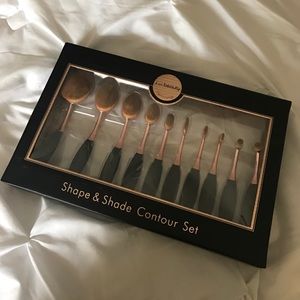 10 pc. Oval Brush Set!