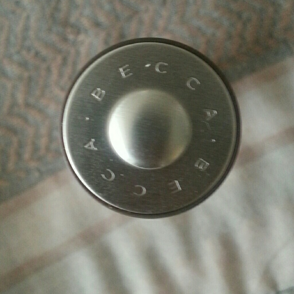 Becca - Luminous Skin Colour Ultra Sheer Foundatio