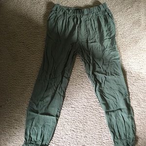 Army green crinkle jogger pant