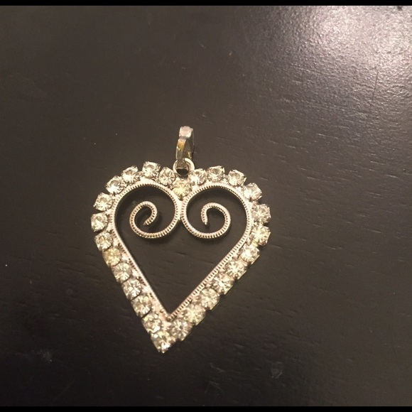 Vintage Jewelry - Rhinestone rhodium prong set heart pendant Vintage Jewelry - Rhinestone rhodium prong set heart pendant