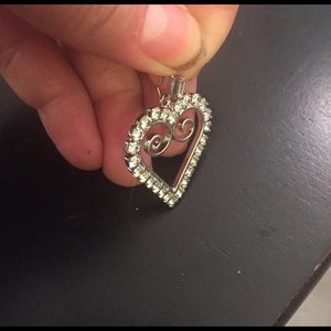 Vintage Jewelry - Rhinestone rhodium prong set heart pendant Vintage Jewelry - Rhinestone rhodium prong set heart pendant