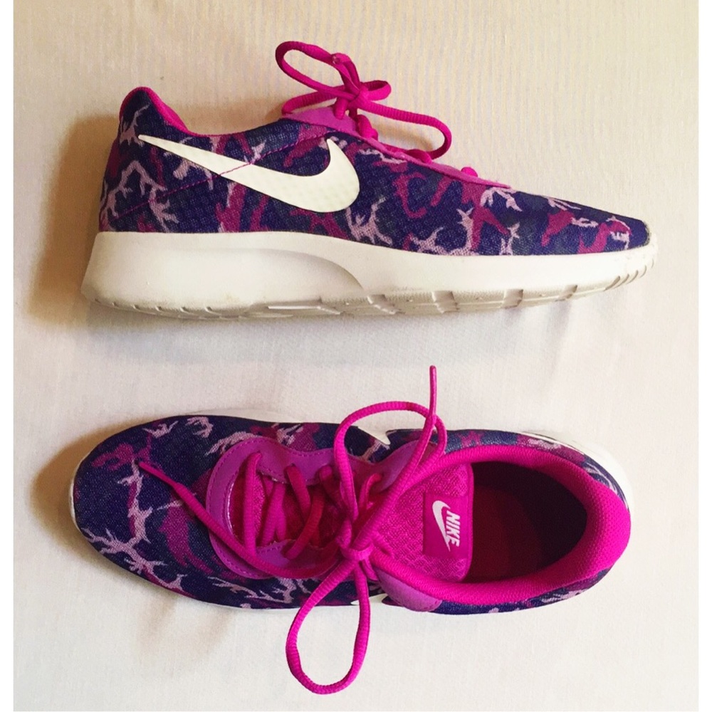 Nike Tanjun