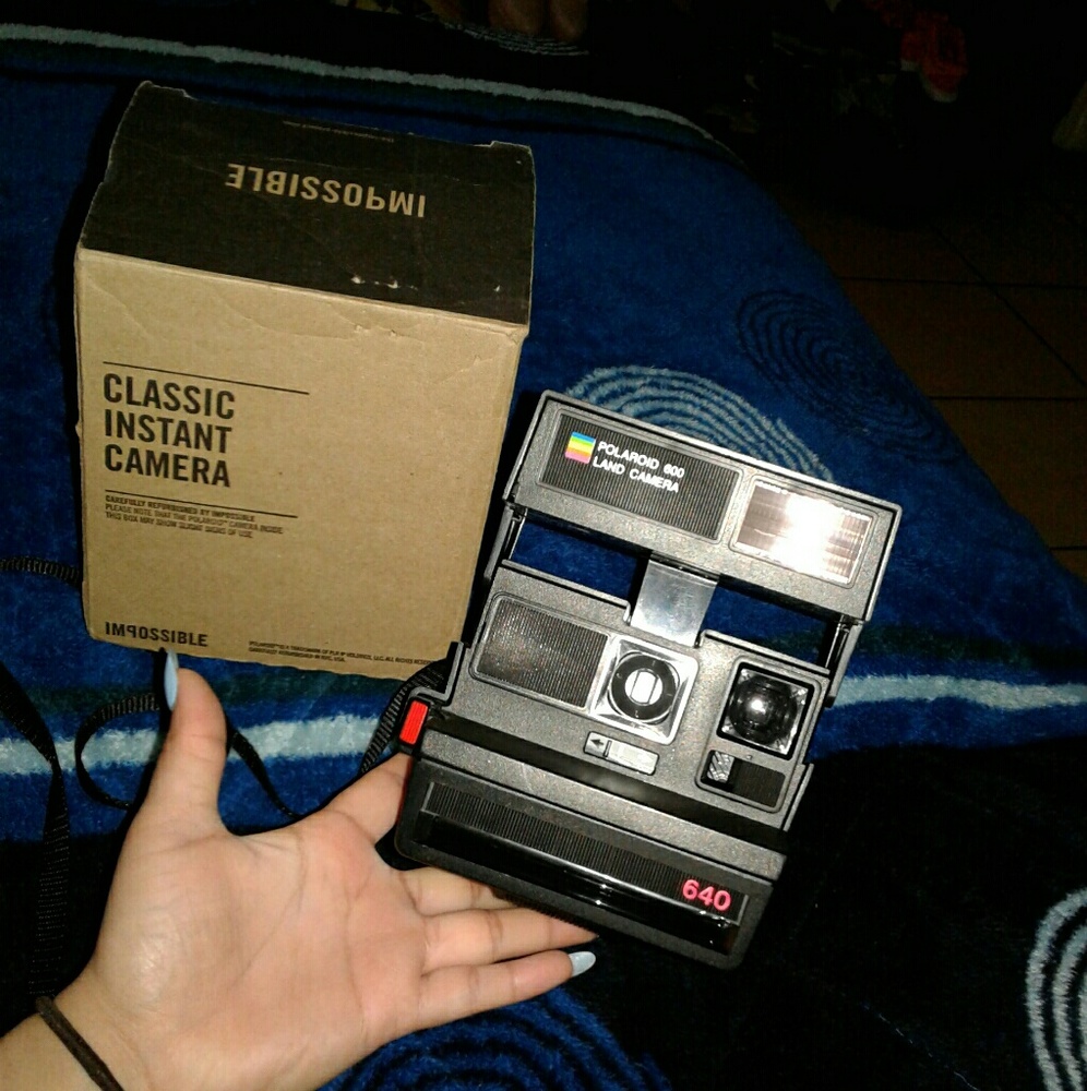 Polaroid 600 land camera