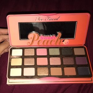 Too faced peach palette