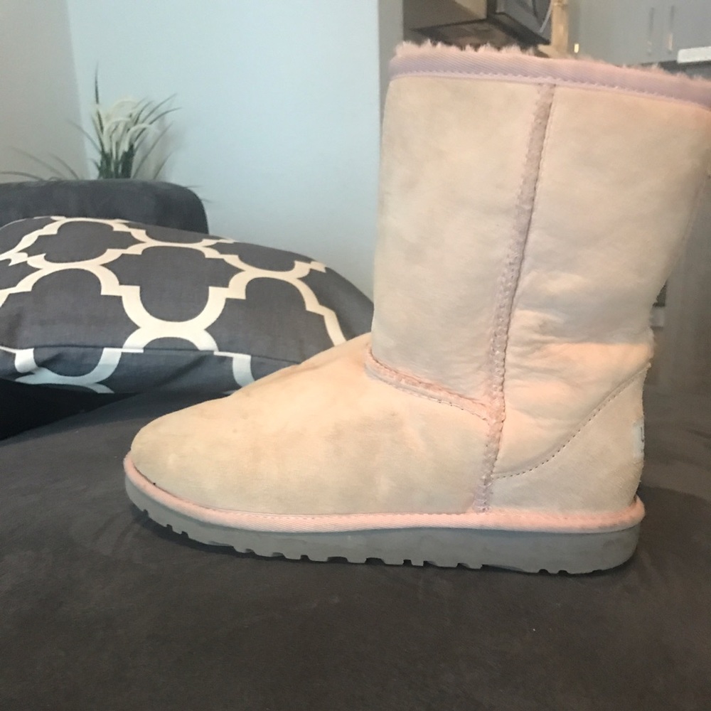 LIGHT PINK UGGS 💕 AUTHENTIC