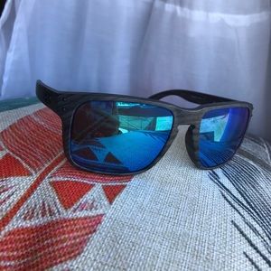 Authentic, Oakley holbrook sunglasses. Polarized