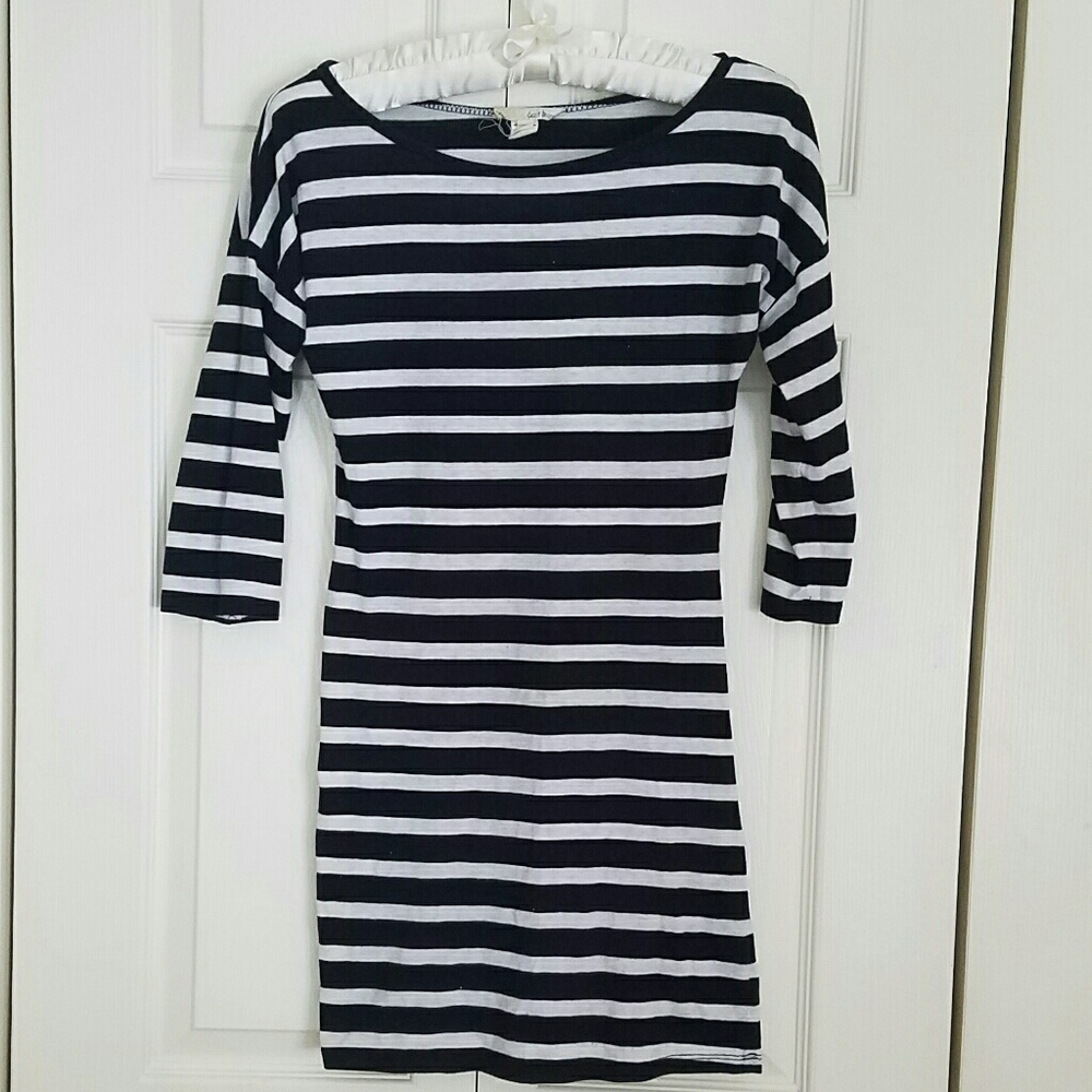 🚫 sold on merc: Black and white striped tunic
