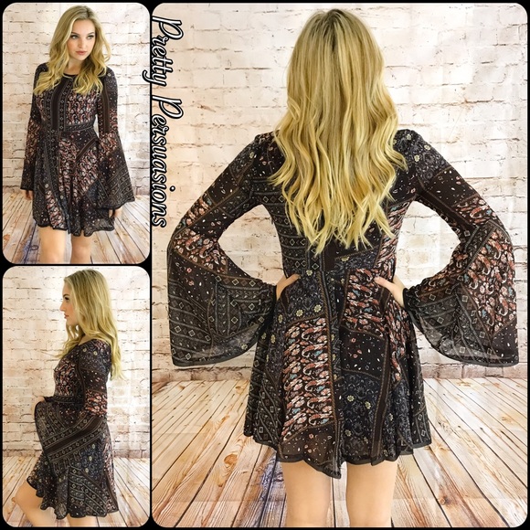 SOLD NWT Tribal Print Long Bell Sleeve Boho Dress - Picture 3 of 5