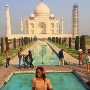 Meet your Posher, Davina