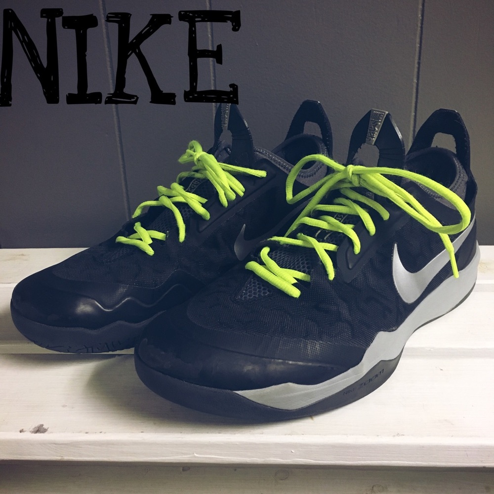 NIKE SPORT SHOE